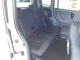 スライドドアなら狭い駐車場でもドアをぶつける心配がありません。ステップが低く乗り降りもしやすいです。