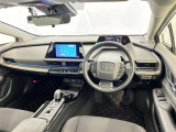 運転席まわりです。 各操作スイッチは使いやすい位置に配置されてます。