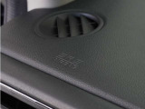◆助手席エアバッグ◆SRSエアバッグは、シートベルトだけでは防ぎきれない衝突時の衝撃から乗員を守るための安全装置。衝突時に瞬時に膨らみ、頭部や胸部がダッシュボードに直接衝突するのを防ぎます。