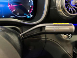 メルセデスベンツでは殆どが電子コラムシフトを採用しており、前進後退の切り替えをスムーズに行うことが出来ます。
