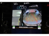 後方の視認性を高めるリヤビューカメラを搭載。同時に死角となる左前方の映像が出せますので安心です。