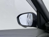 【ブラインドスポットモニター】巻き込み事故防止や、車線変更時の事故も予防します。