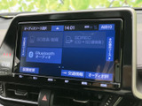 BluetoothオーディオやSD音楽・動画など、複数の音源が画面に表示されています。普段お使いのメディアに合わせて選択でき、音楽を楽しみたい日常の移動にも便利にお使いいただけます。
