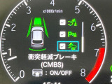 【ホンダセンシング】走行中に前方の車両等を認識し、衝突しそうな時は警報とブレーキで衝突回避と被害軽減をアシスト。より安全にドライブをお楽しみいただけます。