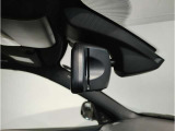【ミラー内蔵ETC】BMWのETCシステムはルームミラー内蔵型となります。ルームミラー配置により収納スペースを確保しています。