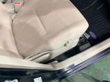 痛みの出やすい運転席シートの角、フロアマット、座面、ともに良好です