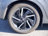 16インチアルミホイール!!格好良くてホイールがあなたの愛車をいっそう輝かせます☆