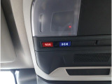 専用ボタンでコールセンターへ接続。状況に応じて緊急車両の要請やロードサービスの取次ぎを行います。重大事故の際は自動的にコールセンターにつながり、緊急車両やドクターヘリを要請します。(要申込)