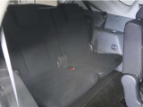 3列目シートは跳ね上げ式で折り畳み可能です。キャンプ用品等大きな荷物もばっちり収納可能です!