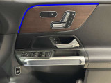 メモリー付き電動シートも装備されておりますのでシート位置を3パターン記憶できます。