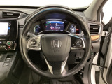 ハンドルにHondaセンシング系のクルーズコントロールやレーンキープアシストなどのスイッチと、オーディオの操作スイッチが装備されています。ハンドルから手を離さず安全に操作できます。