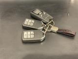 便利なスマートキー。ボタンひとつで開錠できます。純正のリモコンエンジンスターター付き