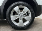 5スポーク 7.5J&times;18インチ  シルバー 235/55R18サイズのコンチネンタルを装着