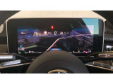 【コックピットディスプレイ】新しいディスプレイコンセプトを採用したデジタル式メーターパネルです。大型で高精細ディスプレイにより様々な情報を容易に読み取ることができます。