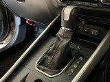 【シーケンシャルシフト】シフトノブをアップ/ダウンさせ、マニュアル間隔のシフトチェンジで運転する楽しさが味わえます♪
