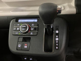 インパネにシフトレバーがあることで、車内空間の広さを確保♪シフト位置がハンドルに近いので操作性にも優れております!