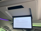 【フリップダウンモニター】大画面モニターで後席でもエンタメをお楽しみいただけます。小さなお子様にも大人気の装備です♪