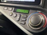 【オートエアコン】一度お好みの温度に設定すれば、車内の温度を検知し風量や温度を自動で調整。暑い&hellip;寒い&hellip;と何度もスイッチ操作をする必要はありません。快適な車内空間には必須の機能ですね♪