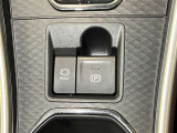 【ブレーキホールド】停車した際ブレーキペダルを踏み続けなくても停車状態を保持する機能です。信号待ちや渋滞の時、ブレーキを踏みっぱなしにしなくていいので、足の疲れを大幅に軽減することができます。