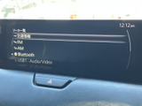 FM・AMに加え、BluetoothやUSBなど複数の音源を選べる画面です。利用したいソースを一覧から確認しやすく、普段の音楽やラジオを気分に合わせて楽しめます。