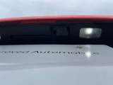 ●バックカメラ『駐車や後方の視界をサポートするための重要な機能です。多くのモデルに標準装備またはオプションとして搭載、リアバンパーに取り付けられたカメラが後方の映像を車内のディスプレイに表示します』