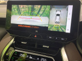 【パノラミックビューモニター】専用のカメラにより、上から見下ろしたような視点で360度クルマの周囲を確認することができます☆死角部分も確認しやすく、狭い場所での切り返しや駐車もスムーズに行えます。