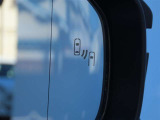 (ブラインドスポットモニター)後側方の車両をドアミラーのインジケーターでお知らせします