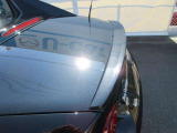 AutoExe製のトランクスポイラーが装着されております。車の外観をスポーティーに彩ってくれます。