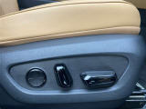 運転する時はドライビングポジションが気になりますよね。パワーシートで座席位置の微調整もしっかりできます。高級感がある装備としても人気があります。