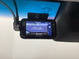 ドライブレコーダー(社外品)が前方の監視をしてくれます。衝突や急ブレーキなどを感知した場合に、記録された動画が万が一の際に直前の状況を把握する手助けとなります。