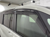 ★ドアバイザー★雨天時に窓を開けても濡れにくく車内に雨が入り込むのを防ぎながら換気ができます(^^♪