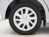 ◆純正ホイール装着車◆シンプルなデザインのホイールキャップ付きです。