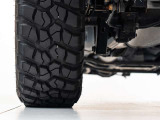 車体を後方から見た際の【右後輪】です。溝の残量やキズの有無など、より状態を詳しくお知りになりたい場合はスタッフまでお尋ね下さいませ。