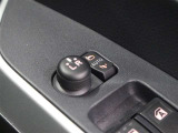 ドアの施錠・解錠に連動してドアミラーが自動で格納・復帰するオート格納機能を搭載しています。