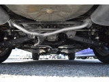 車両後方からの下回りです。マフラー防錆塗装や下回り防錆施工等も可能でございます。