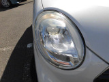 ディスチャージヘッドライトです!暗くなった時に明るく照らしてくれるので安心して運転していただけます☆