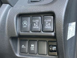 両側オートスライドドアです。インテリジェントキーや運転席のスイッチで簡単にドアの開閉ができるので、とても便利な装備です♪