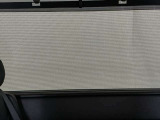 ロールサンシェイドは、太陽光を防ぐので冷房の効きを良くする効果もあるんです。エアコンを控えめにすれば燃費向上も見込めますよ