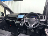 運転席まわりです。 各操作スイッチは使いやすい位置に配置されてます。