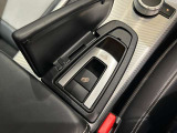 メモリー付き電動シートも装備されておりますのでシート位置を3パターン記憶できます。