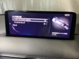 ハンドル操作をアシストすることにより車線からの逸脱回避を支援します。