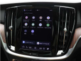 Google搭載のボルボなら、車内にいながら多彩なデジタルライフをお楽しみいただけます。Google Playから必要なアプリをダウンロードして、有意義な移動時間を楽しみましょう。