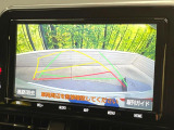 【バックカメラ】駐車時に後方がリアルタイム映像で確認できます。大型商業施設や立体駐車場での駐車時や、夜間のバック時に大活躍!運転スキルに関わらず、今や必須となった装備のひとつです!