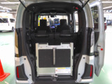 後方はスロープを利用しなければ荷台スペースとして使用できます。