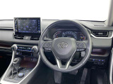 運転席まわりです。 各操作スイッチは使いやすい位置に配置されてます。