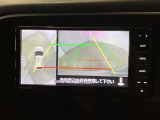 複数のカメラの映像をもとに、クルマを真上から見ているような映像をドライバーに提供し駐車をサポートする機能です。