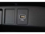 USBジャックも装備されているので、スマートフォンなどの充電もラクラクですね♪