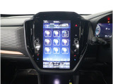 11.6インチの縦型ディスプレイに、ナビゲーション機能をはじめ、エンターテインメント、車両情報、エアコン操作、各種設定などを集約。タブレットのような感覚で、直感的に操作できます。