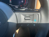 【プロパイロット】高速道路でドライバーに代わってアクセル、ブレーキ、ステアリングを自動制御します。