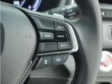 ◆アダプティブクルーズコントロール◆予め設定した車速内でクルマが自動的に加減速。前走車との適切な車間距離を維持しながら追従走行します。【LKAS】車線維持支援システムでステアリング操作を支援。
